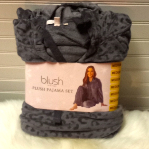 Blush Animal Print Plush Pajamas Set - Picture 9 of 11